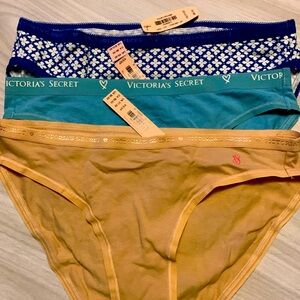 3 pairs bikini panties.